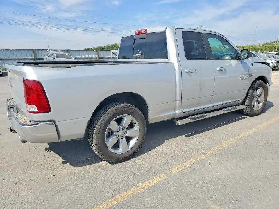 2016 RAM 1500 SLT  