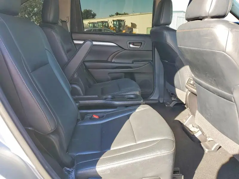 2017 TOYOTA HIGHLANDER XLE  