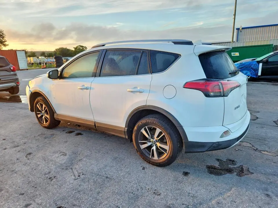 2016 TOYOTA RAV4 XLE  