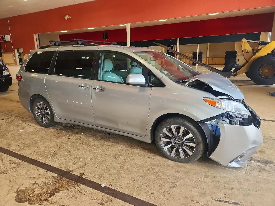 2020 TOYOTA SIENNA XLE 8-PASSENGER  