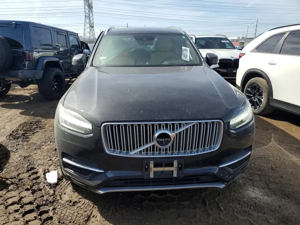 2017 VOLVO XC90 T6  