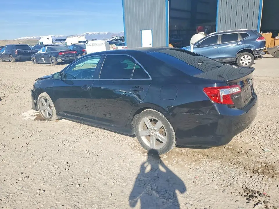 2014 TOYOTA CAMRY SE  