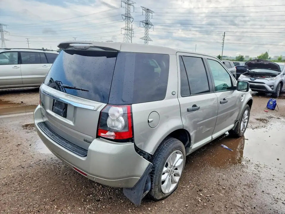 2011 LAND ROVER LR2 HSE LUXURY  