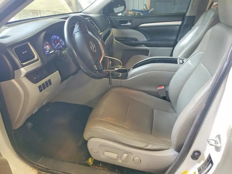 2018 TOYOTA HIGHLANDER SE  