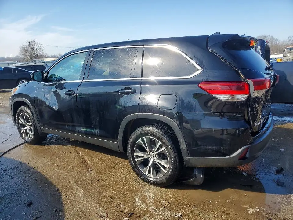 2019 TOYOTA HIGHLANDER LE  