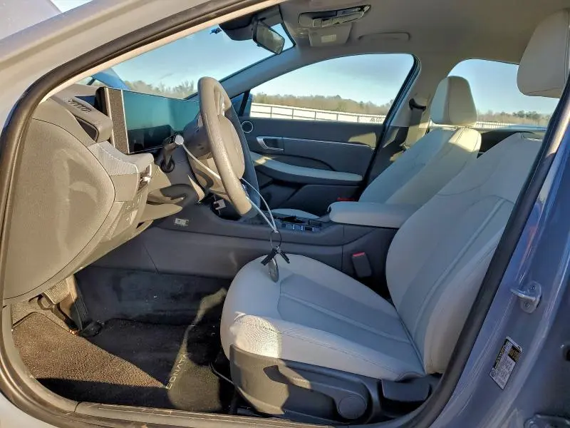 2025 HYUNDAI SONATA SE  