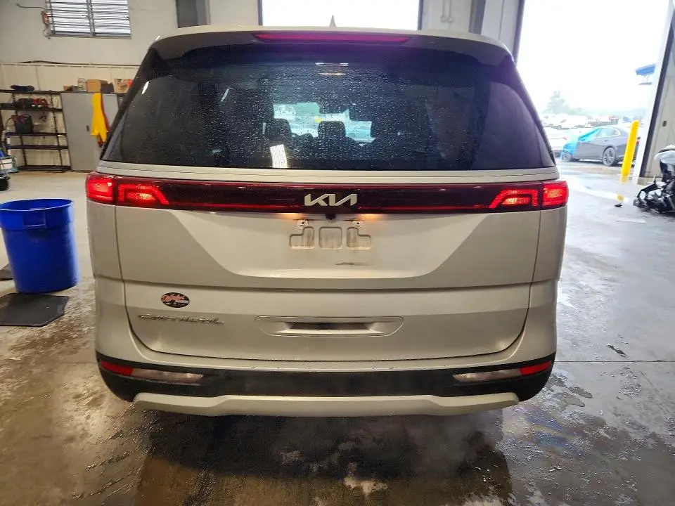 2022 KIA CARNIVAL LX  