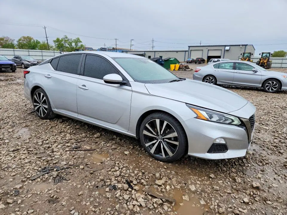 2021 NISSAN ALTIMA SR  