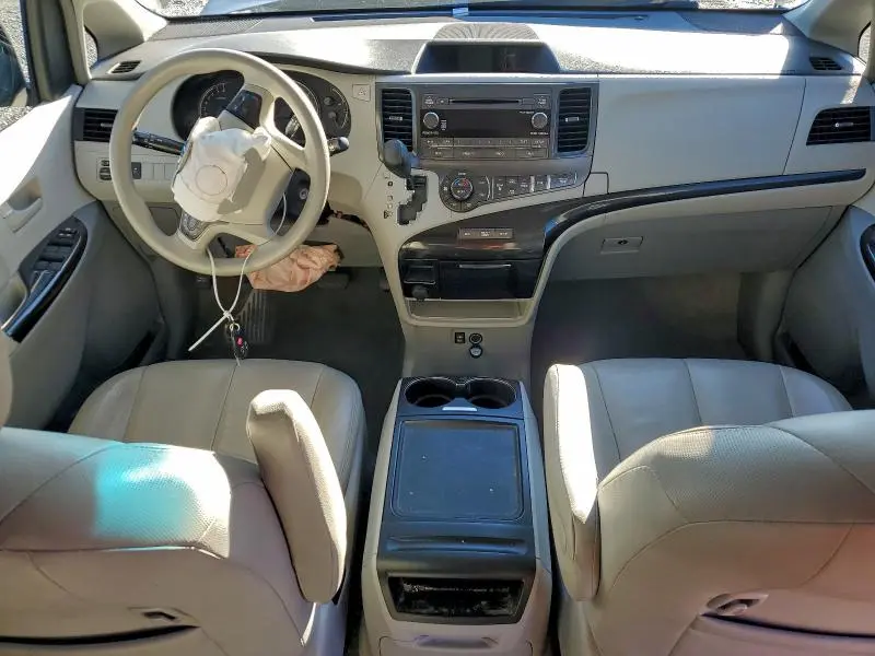 2013 TOYOTA SIENNA LE  