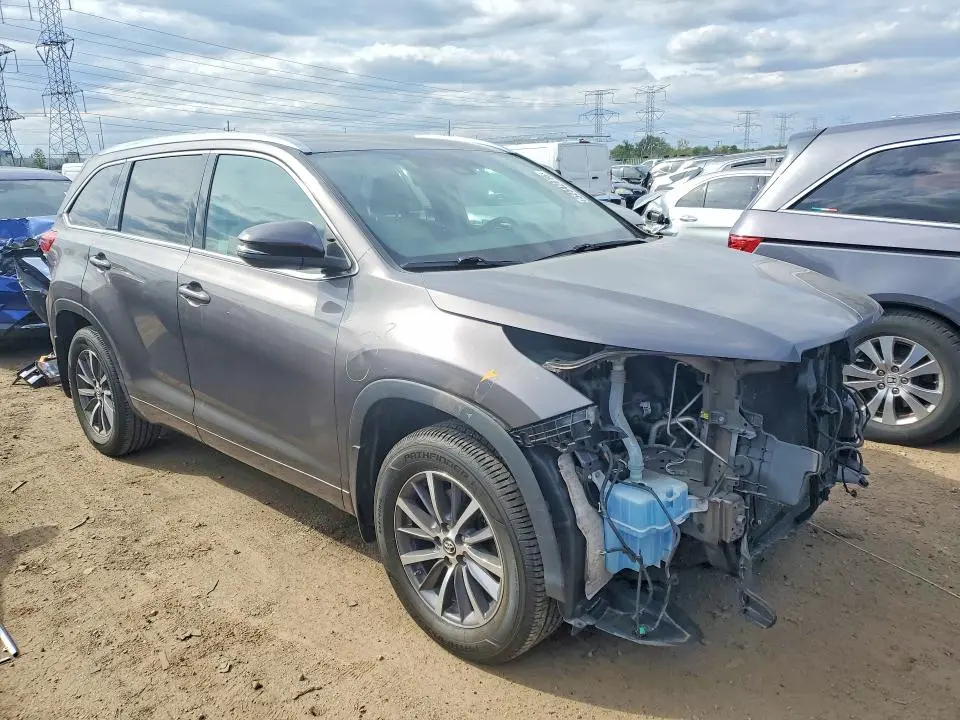 2017 TOYOTA HIGHLANDER XLE  