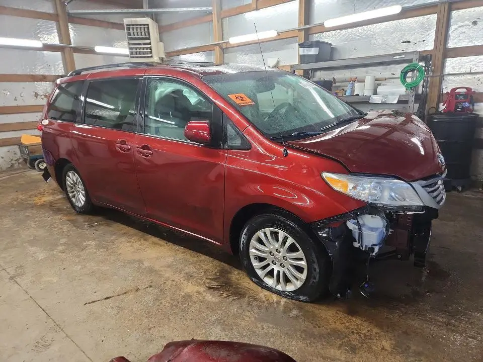 2013 TOYOTA SIENNA XLE 8-PASSENGER  