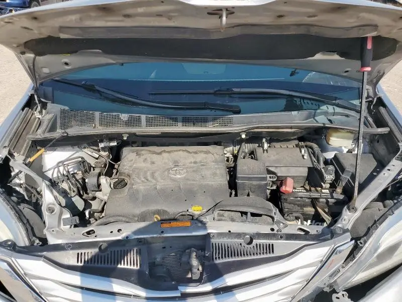 2015 TOYOTA SIENNA XLE  