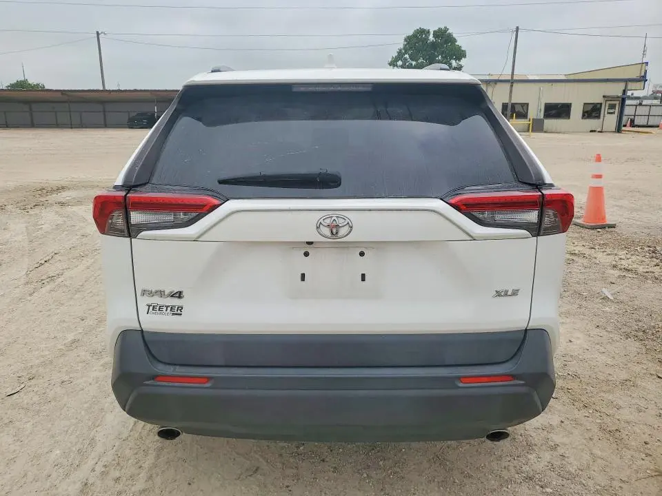 2019 TOYOTA RAV4 XLE  