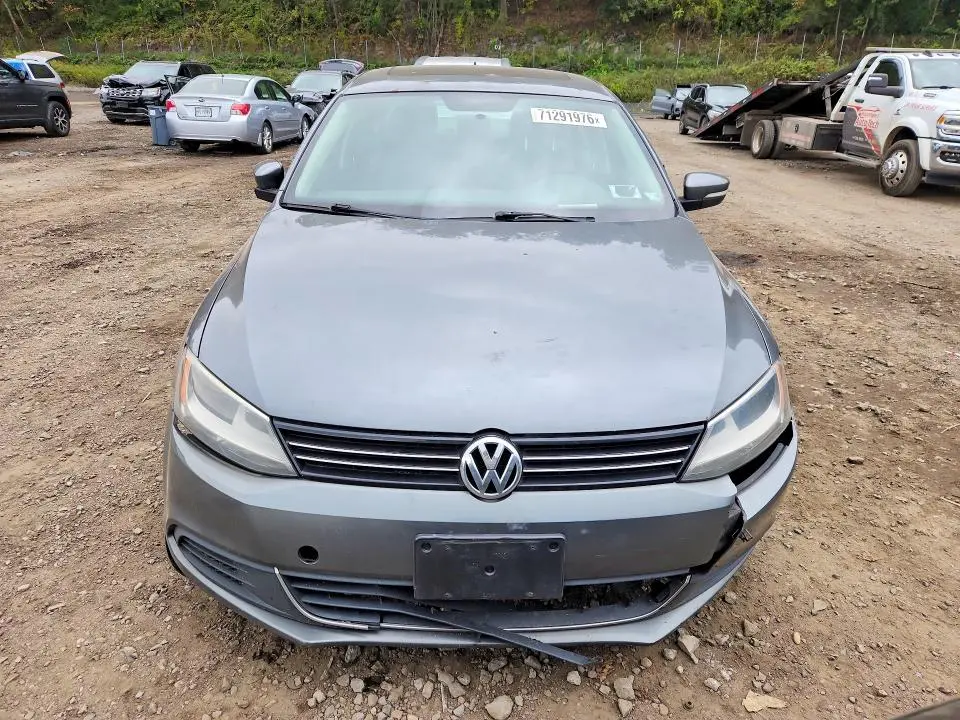 2013 VOLKSWAGEN JETTA SE  
