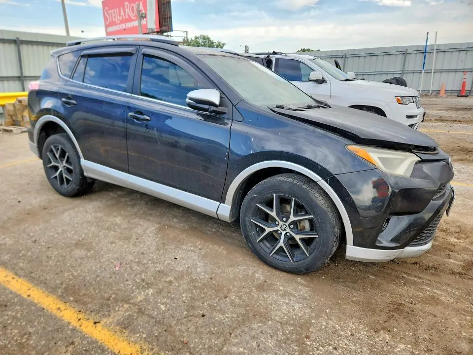 2016 TOYOTA RAV4 SE  