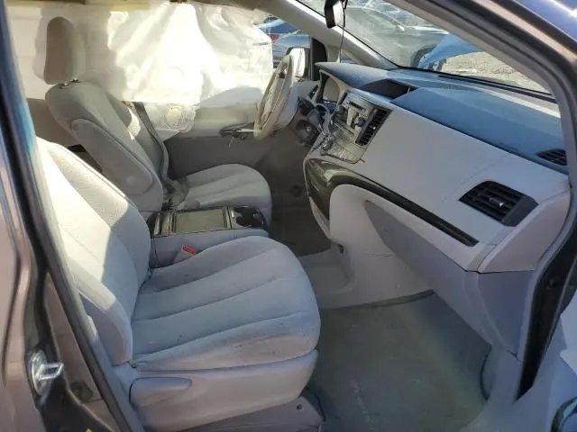 2013 TOYOTA SIENNA LE  