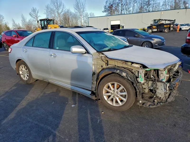 2011 TOYOTA CAMRY SE  