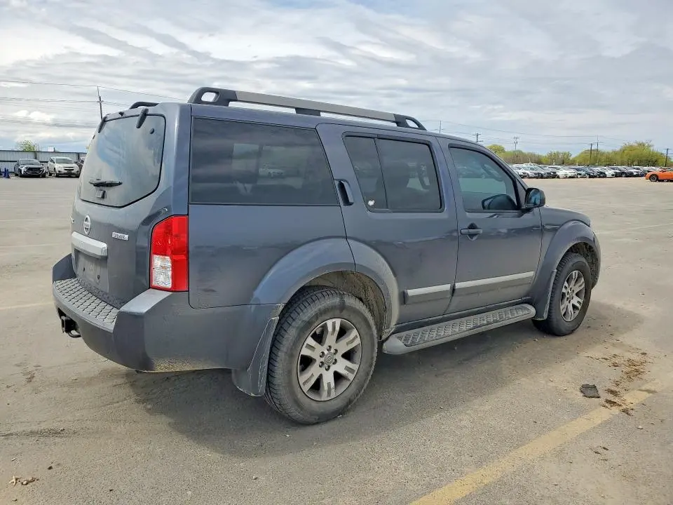 2011 NISSAN PATHFINDER S  