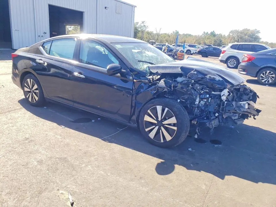 2022 NISSAN ALTIMA SV  