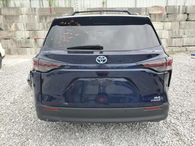 2024 TOYOTA SIENNA XLE  