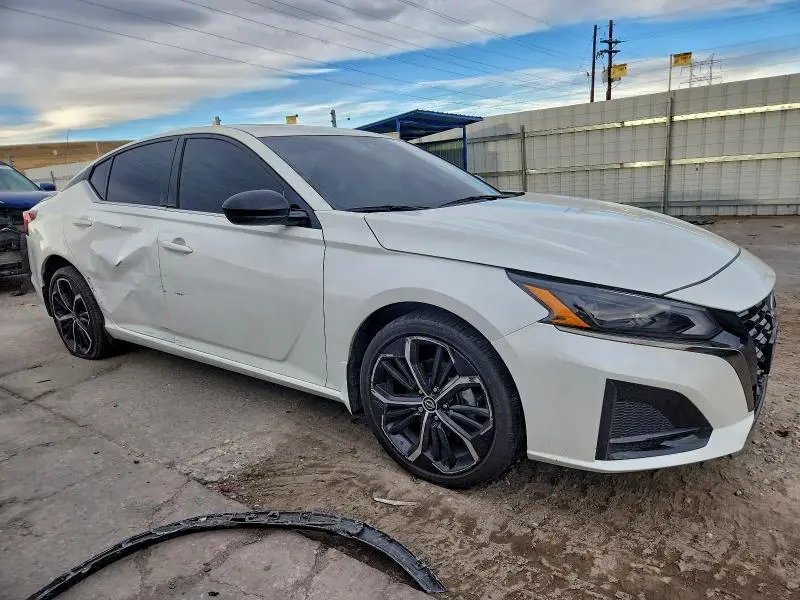 2024 NISSAN ALTIMA SR  