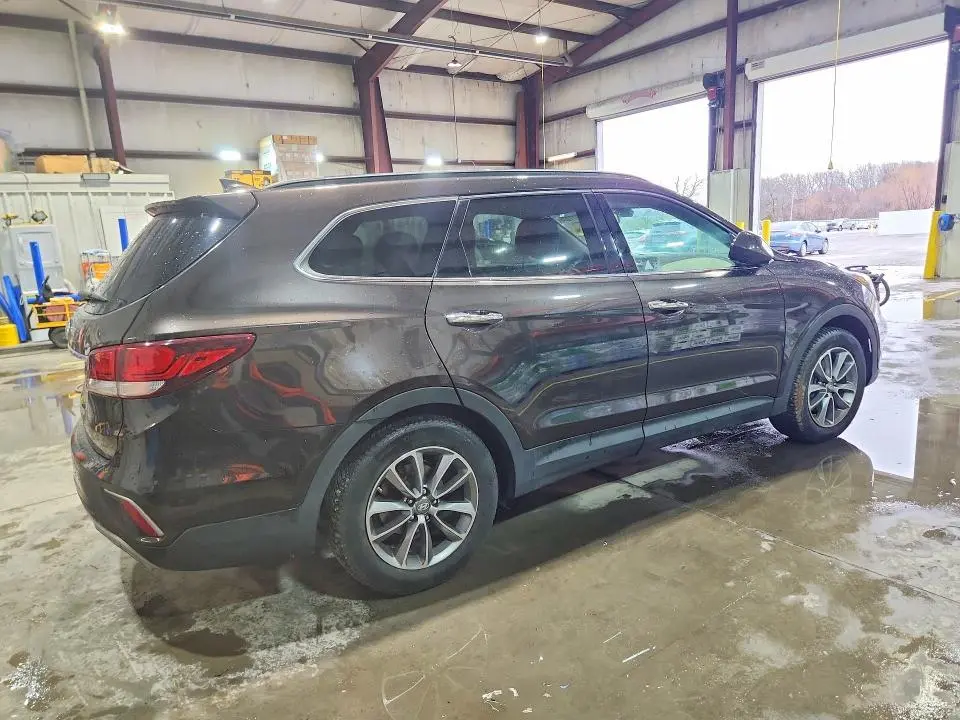 2017 HYUNDAI SANTA FE SE  