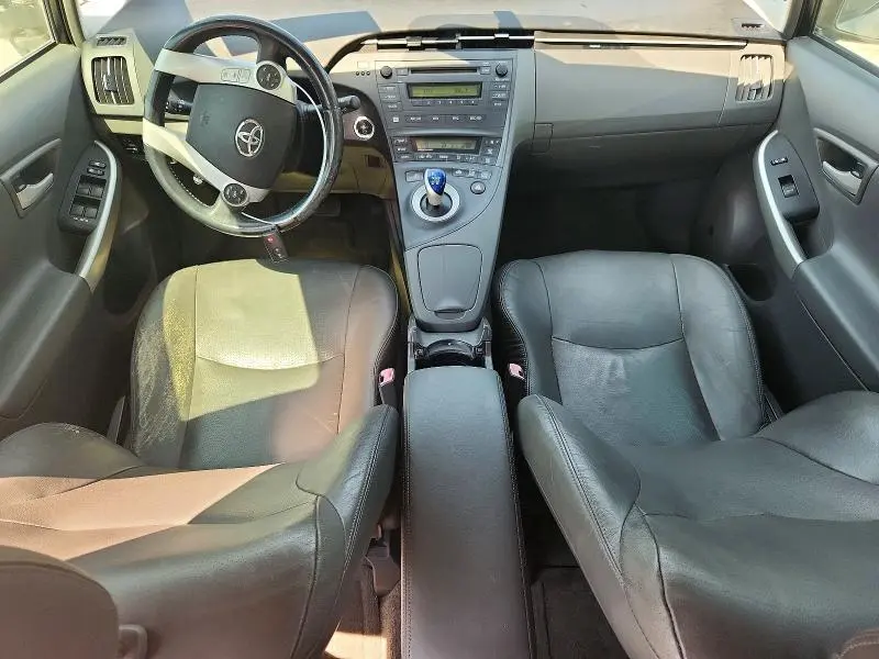 2010 TOYOTA PRIUS V  