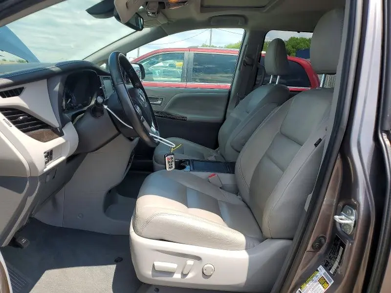 2020 TOYOTA SIENNA XLE 8-PASSENGER  