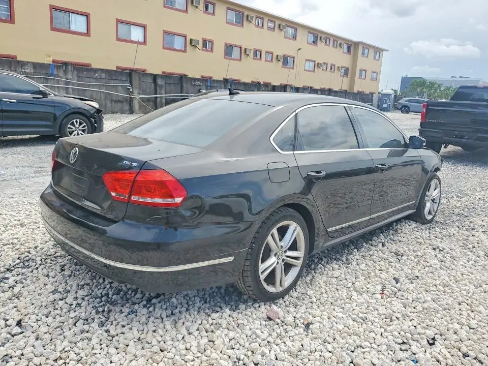 2015 VOLKSWAGEN PASSAT SE  