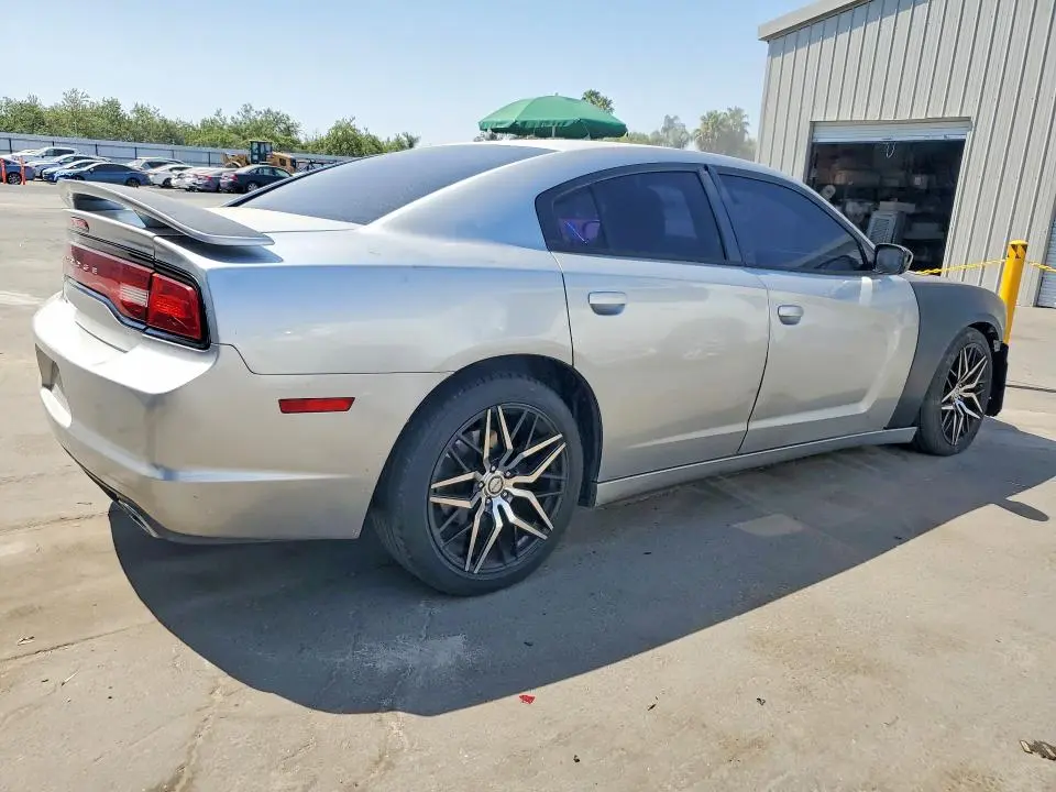 2012 DODGE CHARGER SE  