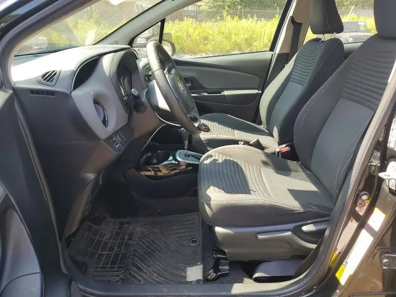 2015 TOYOTA YARIS 5-DOOR SE  