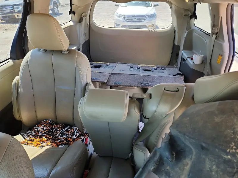 2014 TOYOTA SIENNA XLE 8-PASSENGER  