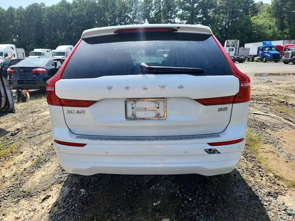 2022 VOLVO XC60 B5 MOMENTUM  