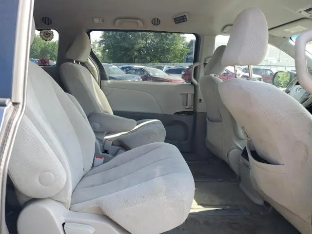 2014 TOYOTA SIENNA LE  