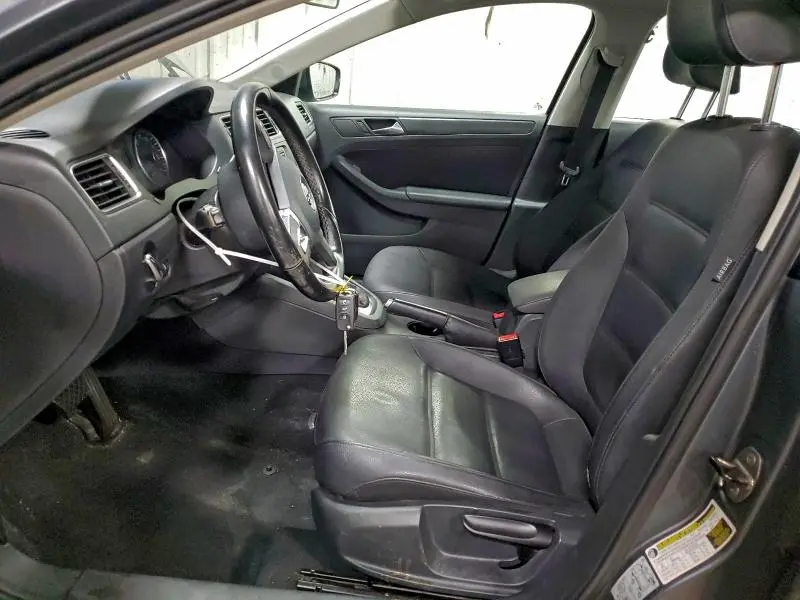 2012 VOLKSWAGEN JETTA SE  