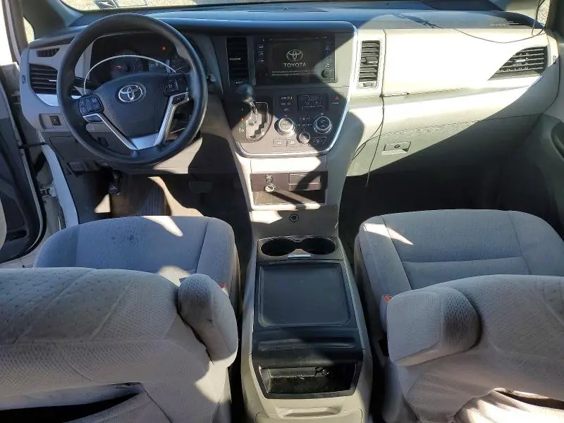 2015 TOYOTA SIENNA LE 8-PASSENGER  