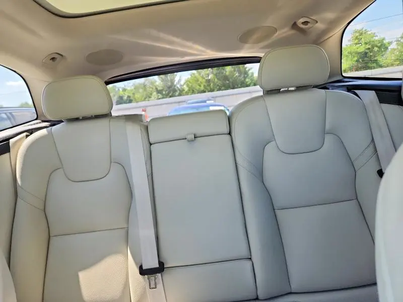 2023 VOLVO XC60 PLUS  