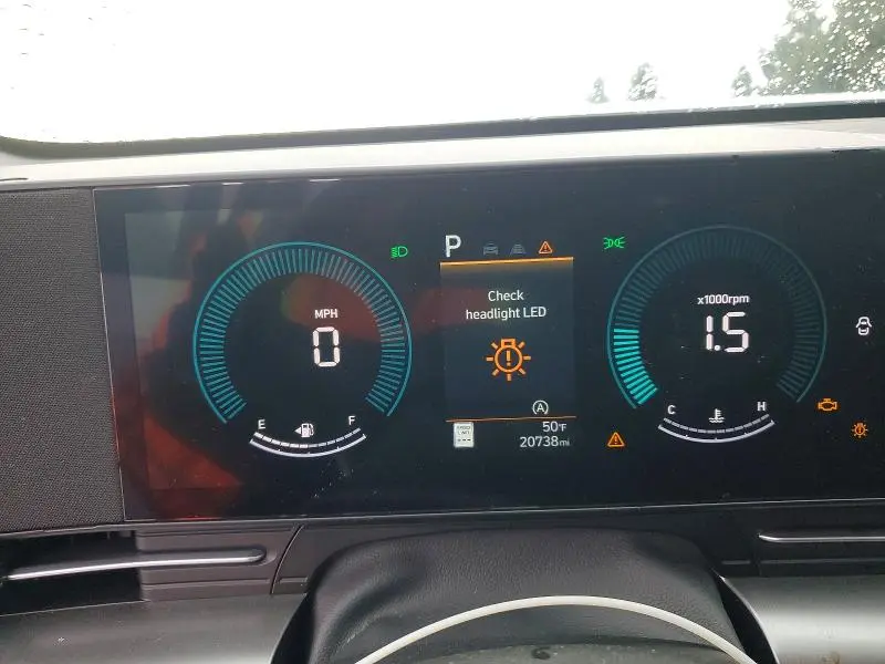 2025 HYUNDAI KONA SE  