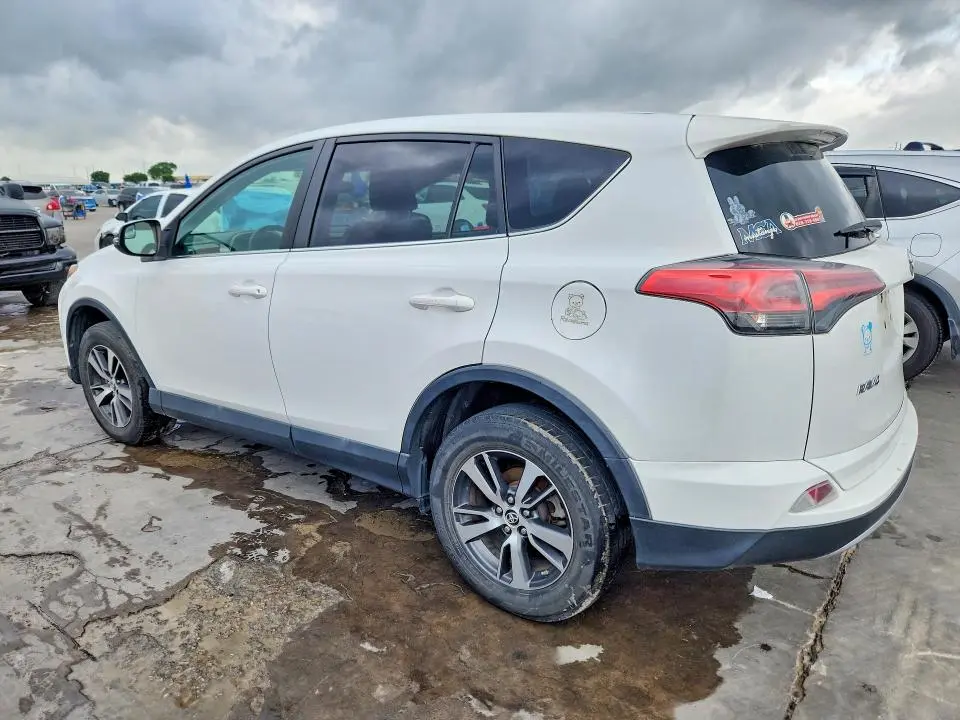 2018 TOYOTA RAV4 XLE  
