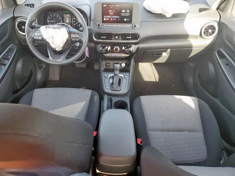 2023 HYUNDAI KONA SE  