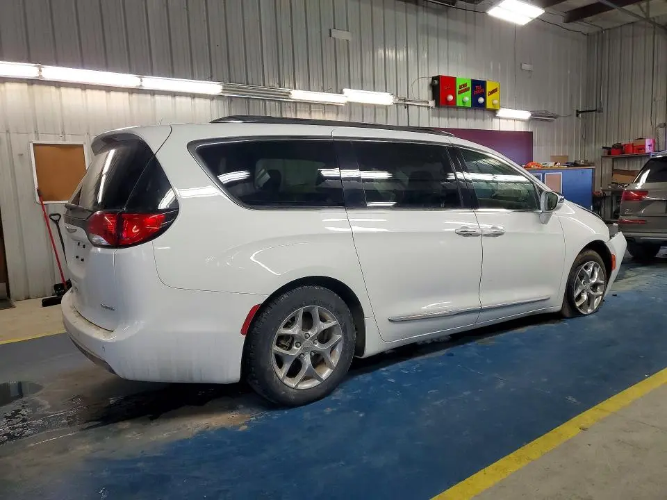 2018 CHRYSLER PACIFICA LIMITED  