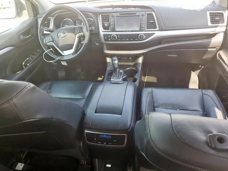 2019 TOYOTA HIGHLANDER SE  