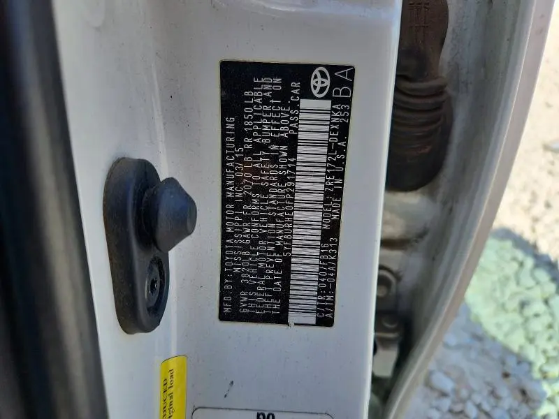 2015 TOYOTA COROLLA LE PLUS  