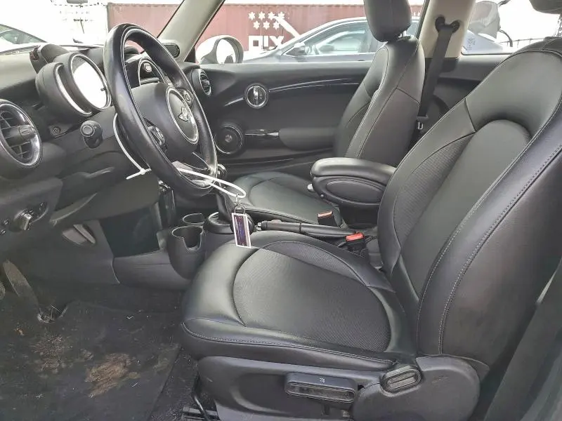 2018 MINI COOPER   