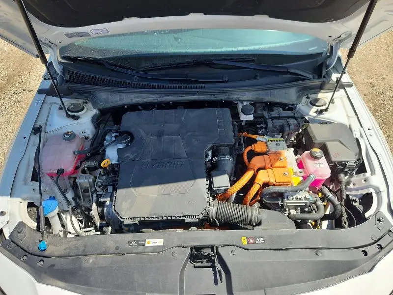 2024 HYUNDAI ELANTRA HYBRID WHITE