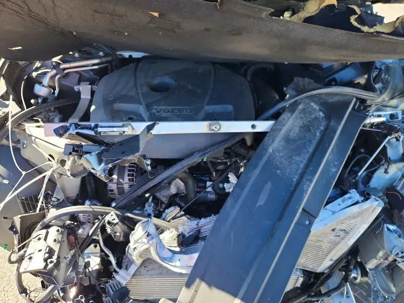 2022 VOLVO XC90 T6 MOMENTUM  