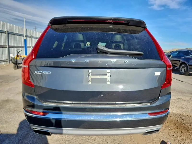 2021 VOLVO XC90 T8 RECHARGE MOMENTUM  