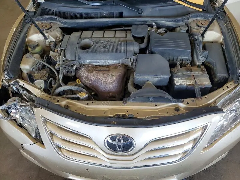 2011 TOYOTA CAMRY XLE  