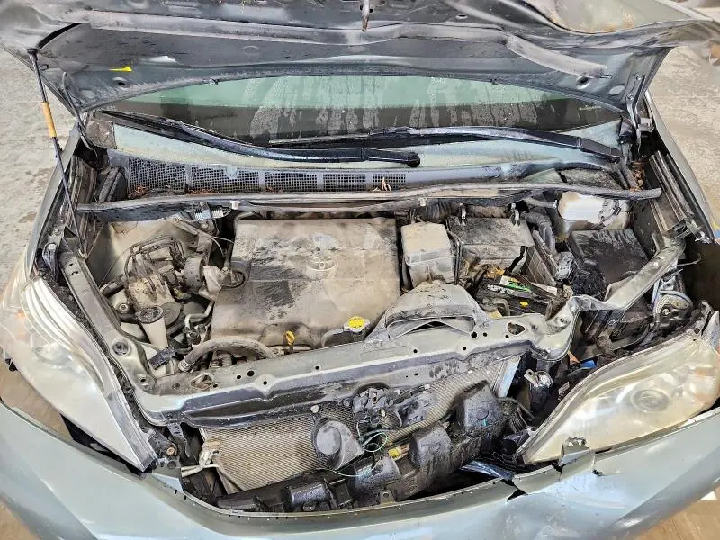 2014 TOYOTA SIENNA XLE 8-PASSENGER  
