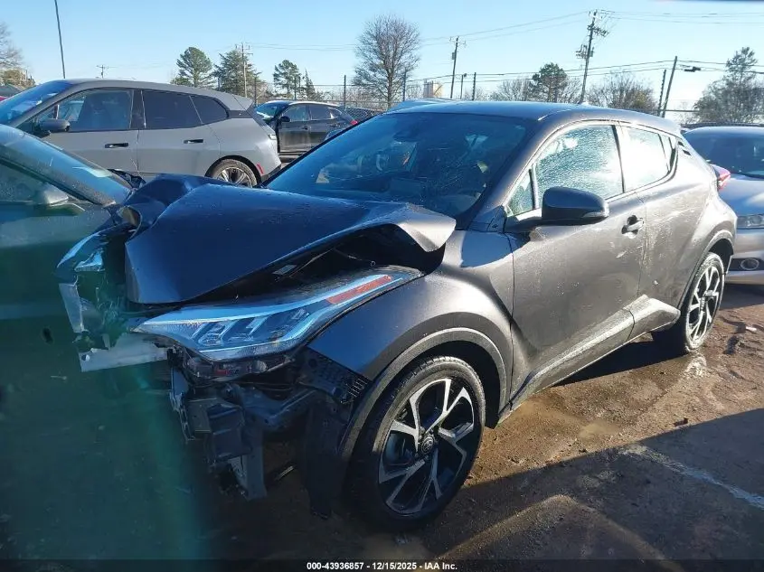 2022 TOYOTA C-HR XLE